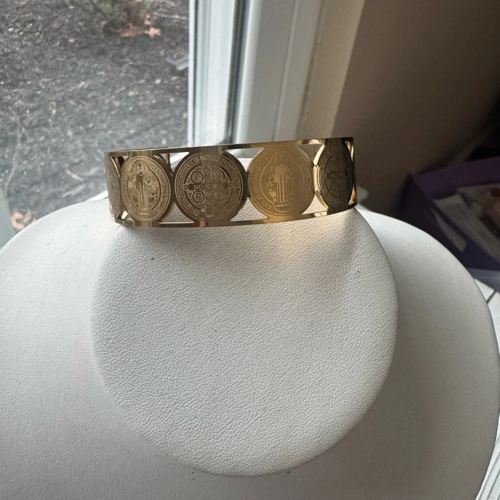 Chic Gold Coin Cuff Bracelet - Picture 14 of 14